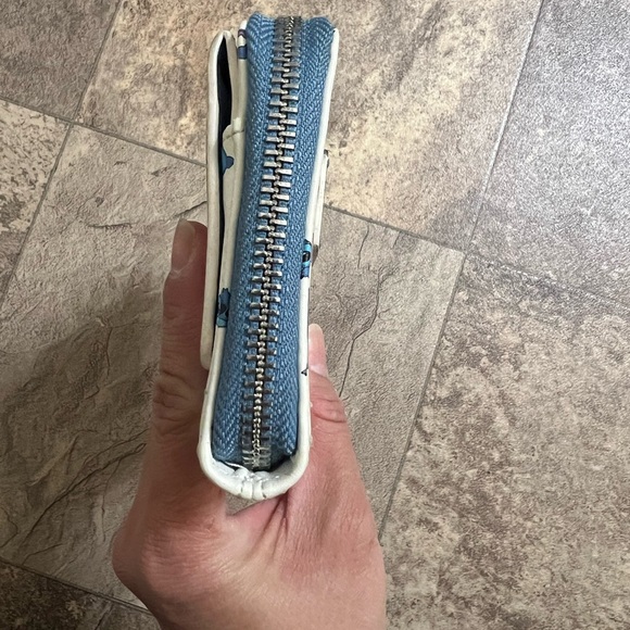 Disney Loungefly Blue and white Lilo & Stitch Wallet - Picture 4 of 10